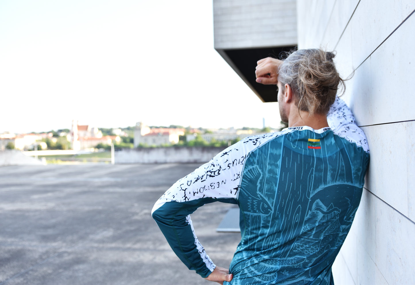 Vyriški marškinėliai ilgomis baltomis rankovėmis