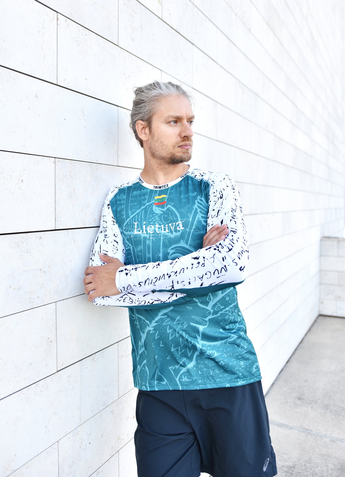 Vyriški marškinėliai ilgomis baltomis rankovėmis